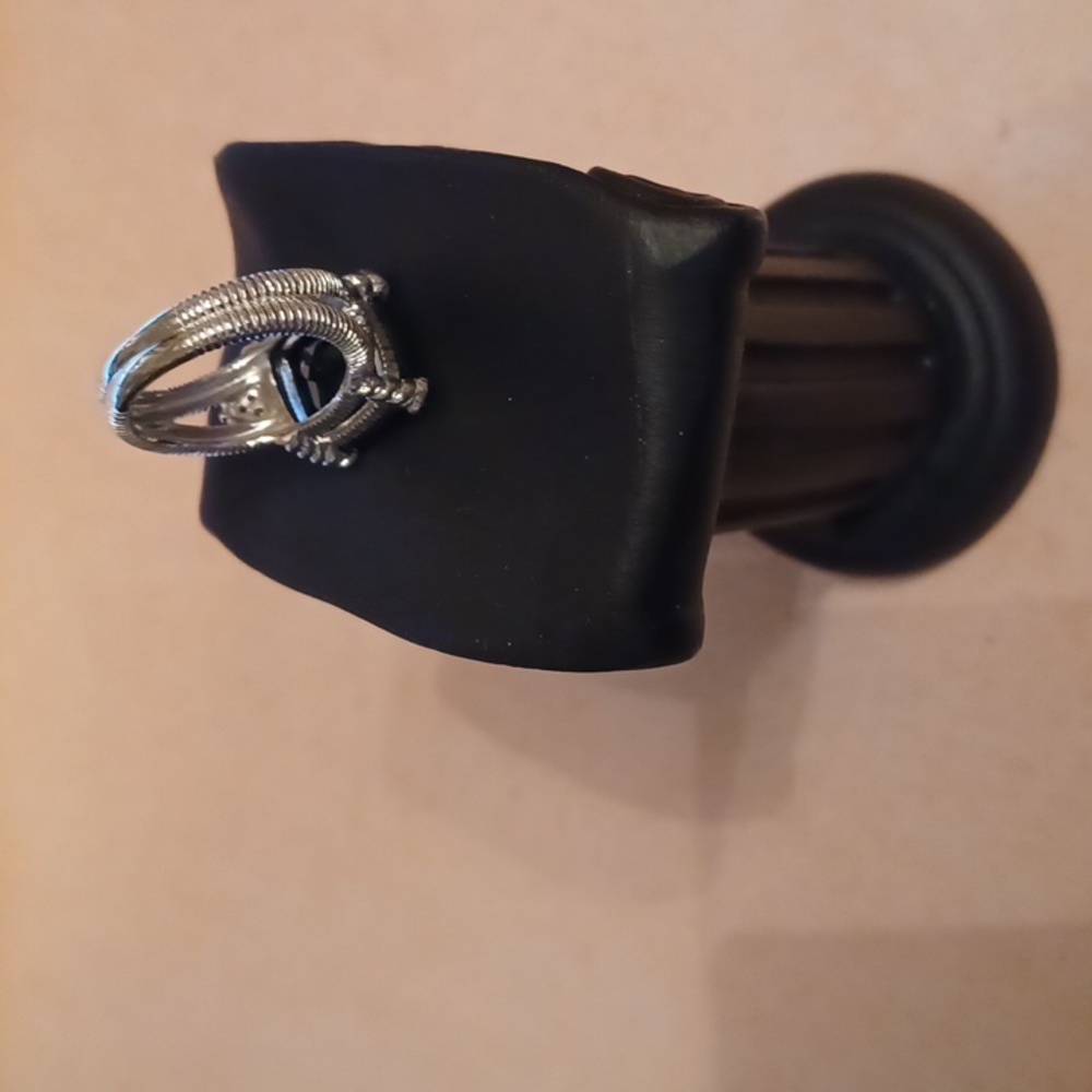 Woman's ring - Picture 4 of 4
